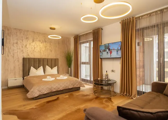 Golden Luxury Apartment